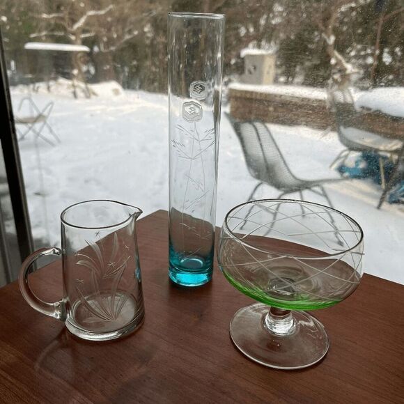 Depression Glass Trio: Green Coupe, Blue Rose Vase, Tiny Pitcher w/ Etching - Picture 3 of 7